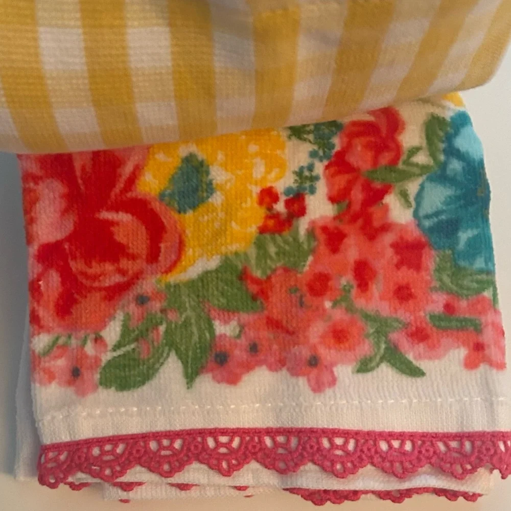 The Pioneer Woman 3 Pack Fancy Flourish Dish Towels